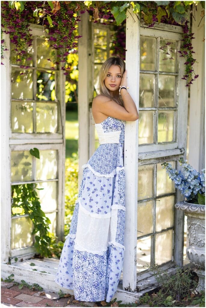 Greenhouse Outdoor Senior Pictures in Indiana | marciandchristy Senior Photographer Indianpolis Studio Backlot